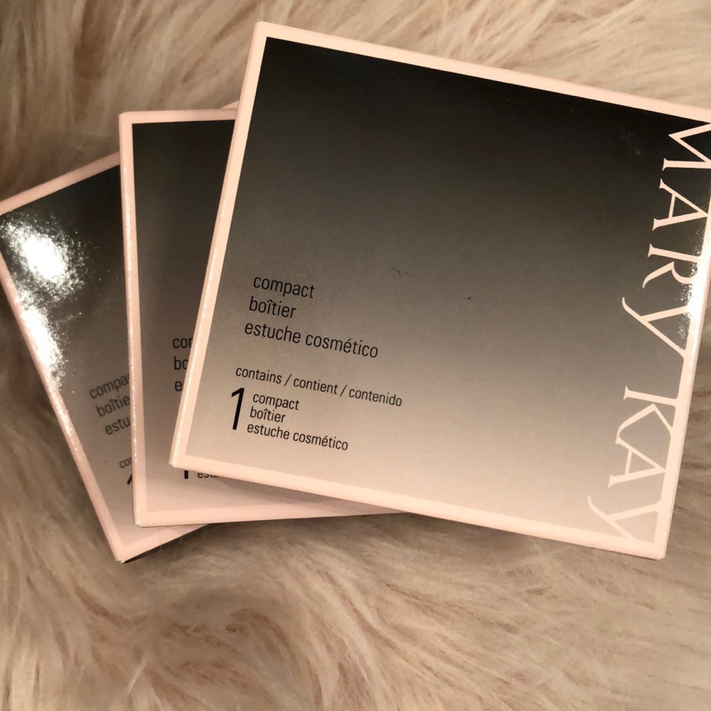 Mary Kay compact